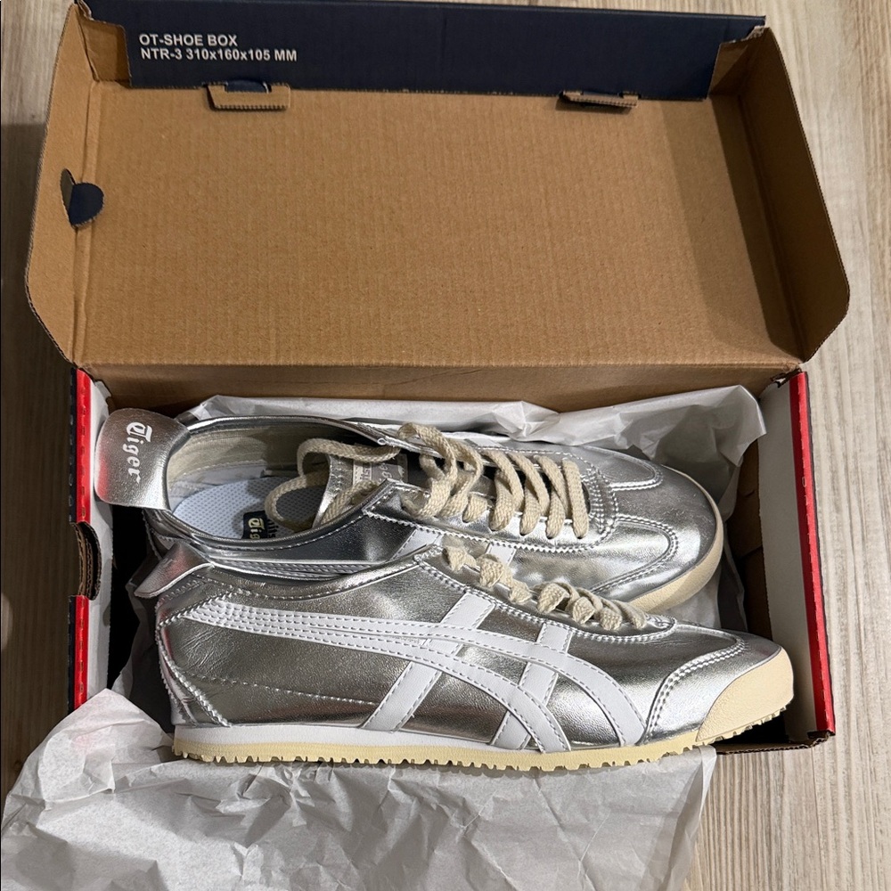 NIB | Onitsuka Tiger sz40